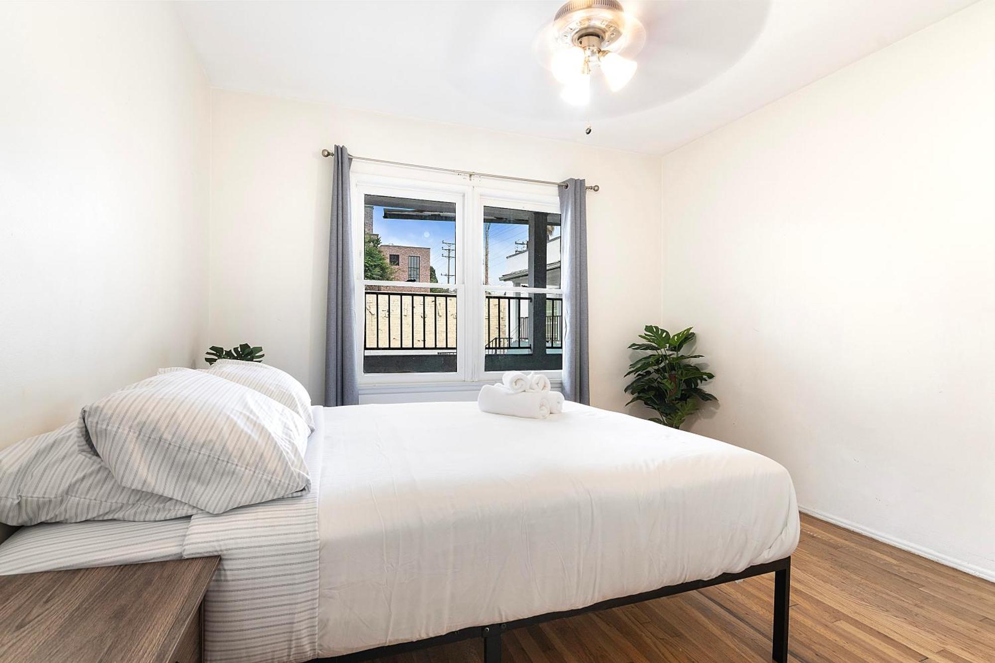 Second-floor 1-br Near Beverly Hills And Angeles Attractions *